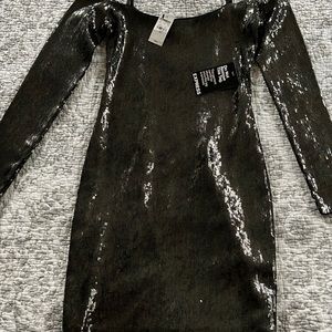 Xs dress never been used